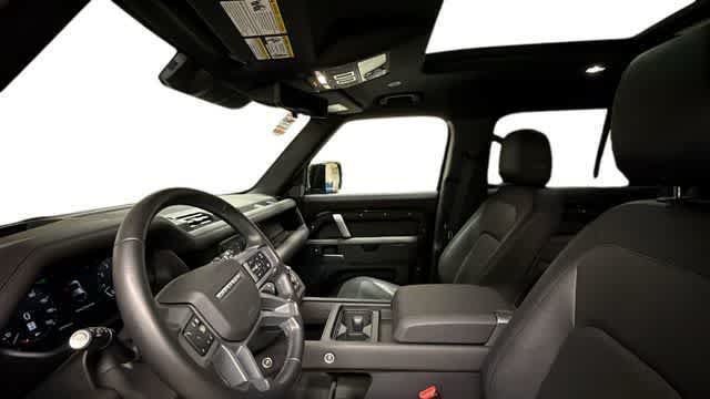 Used 2024 Land Rover Defender 110 X-Dynamic SE AWD/4WD image 4