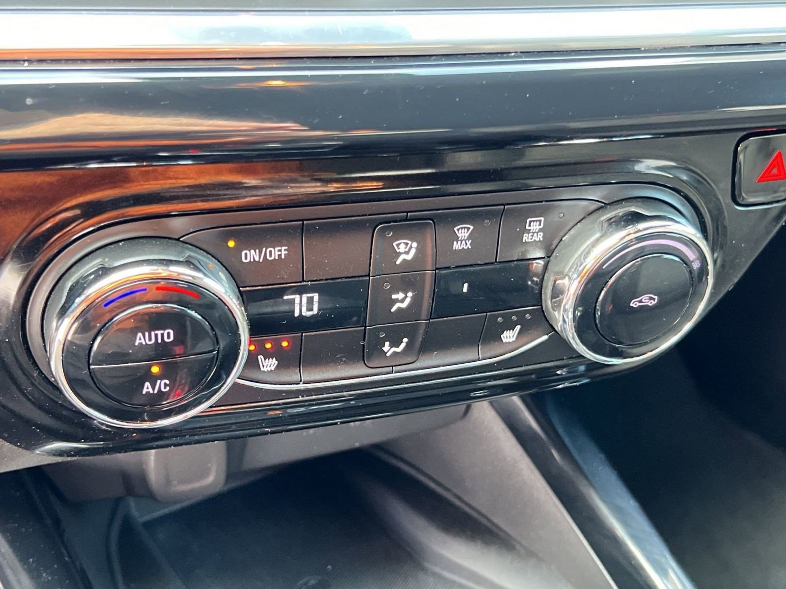 Used 2025 Chevrolet Trax RS w/ Sunroof Package image 18