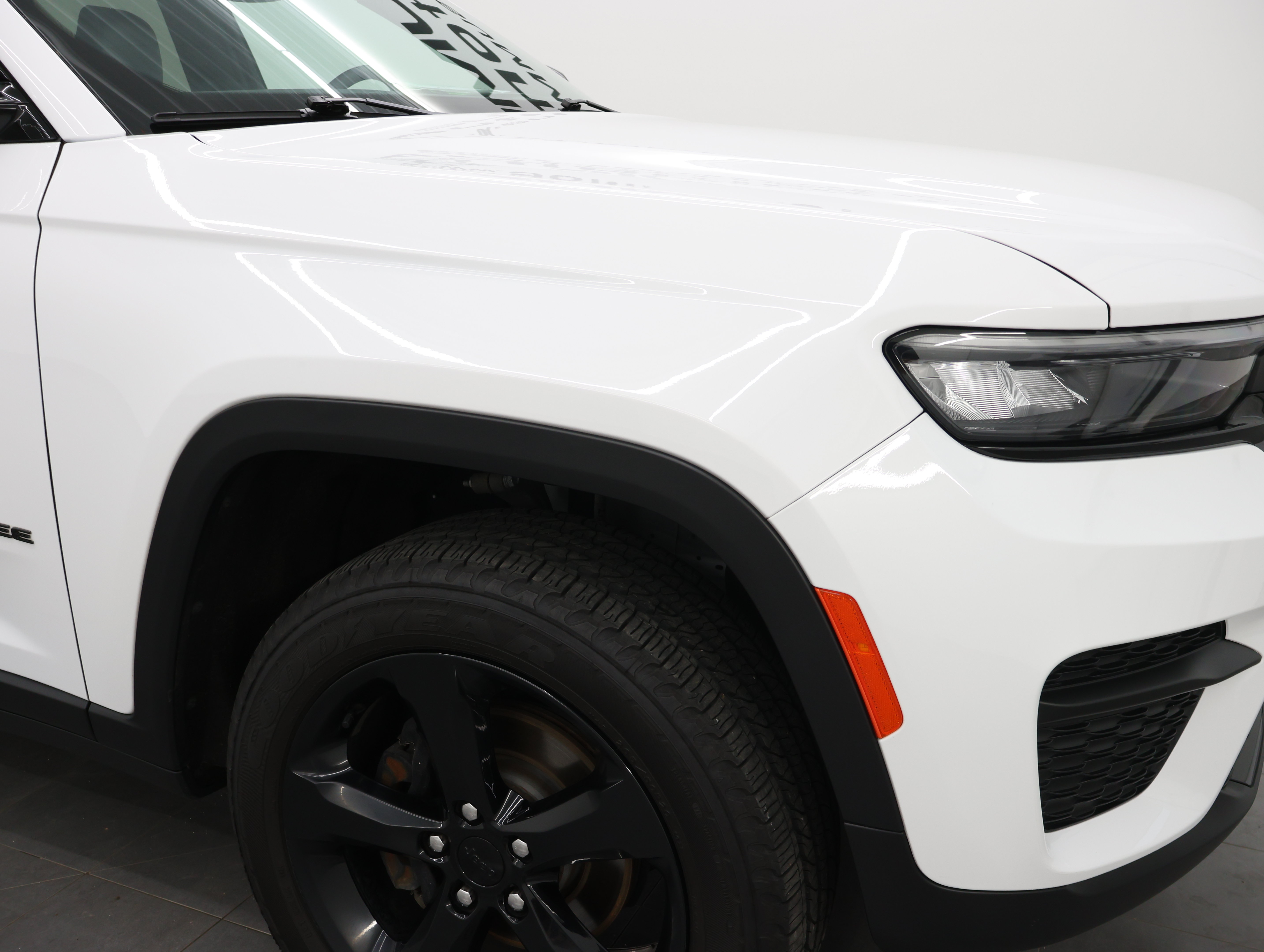 Used 2023 Jeep Grand Cherokee Altitude AWD/4WD image 23