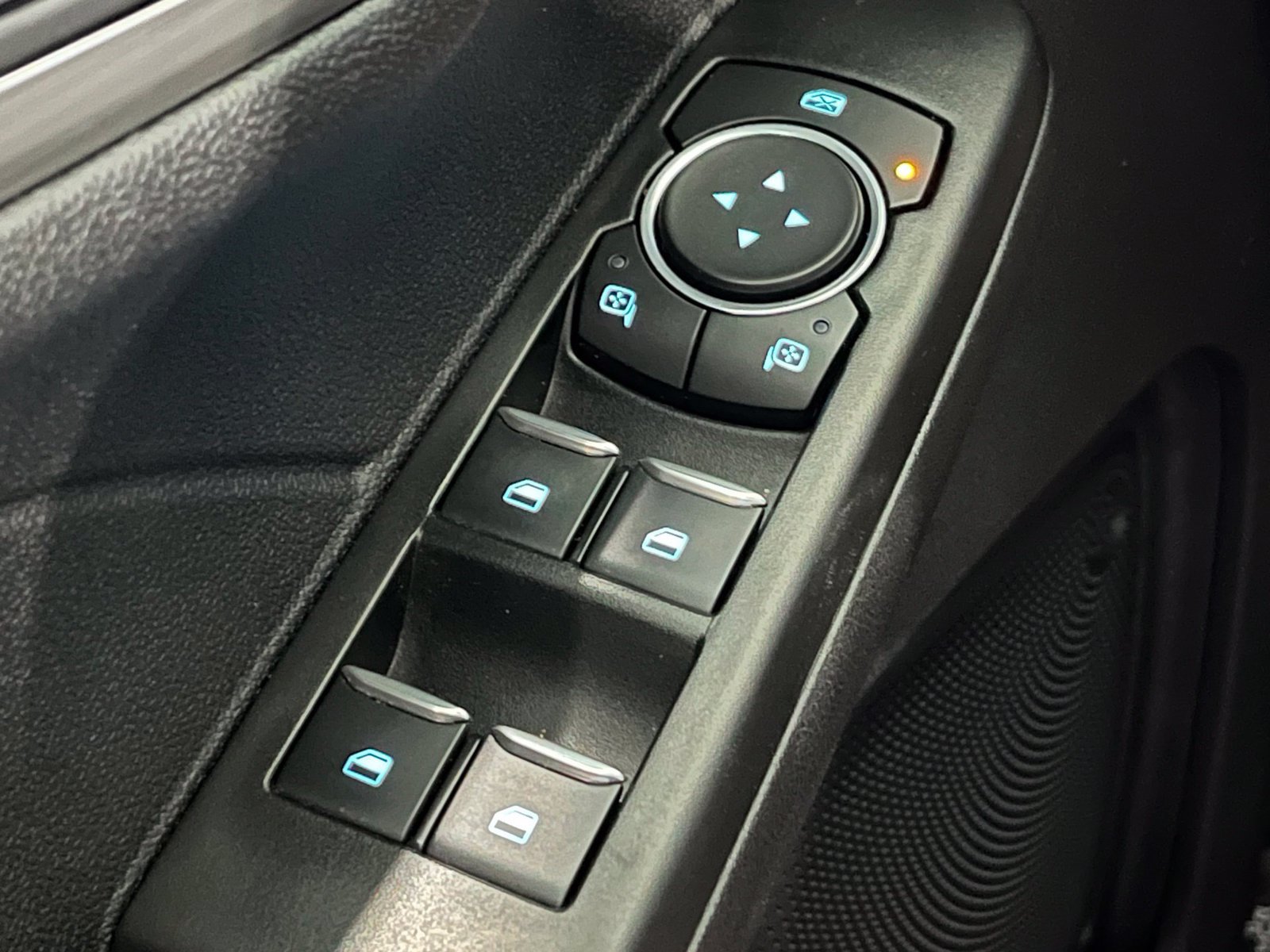 Used 2022 Ford Escape Titanium FWD image 34