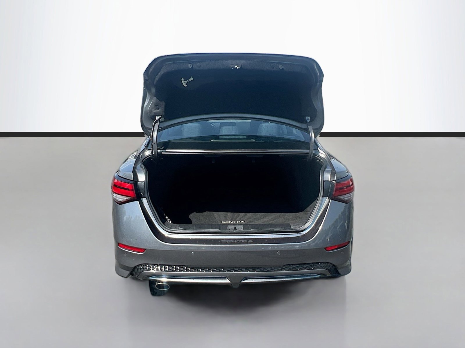 Used 2022 Nissan Sentra SR w/ Trunk Package image 26