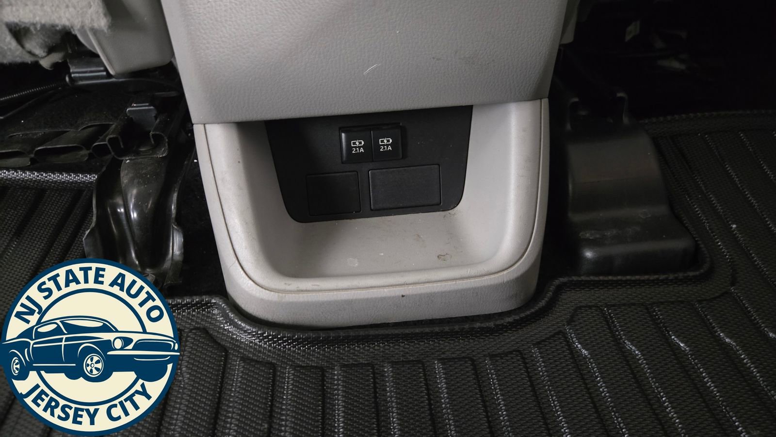 Used 2019 Toyota Highlander Plus AWD/4WD image 28