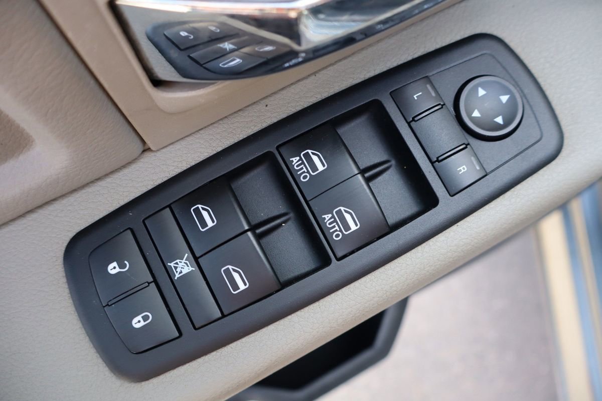 Used 2011 RAM 2500 SLT image 27