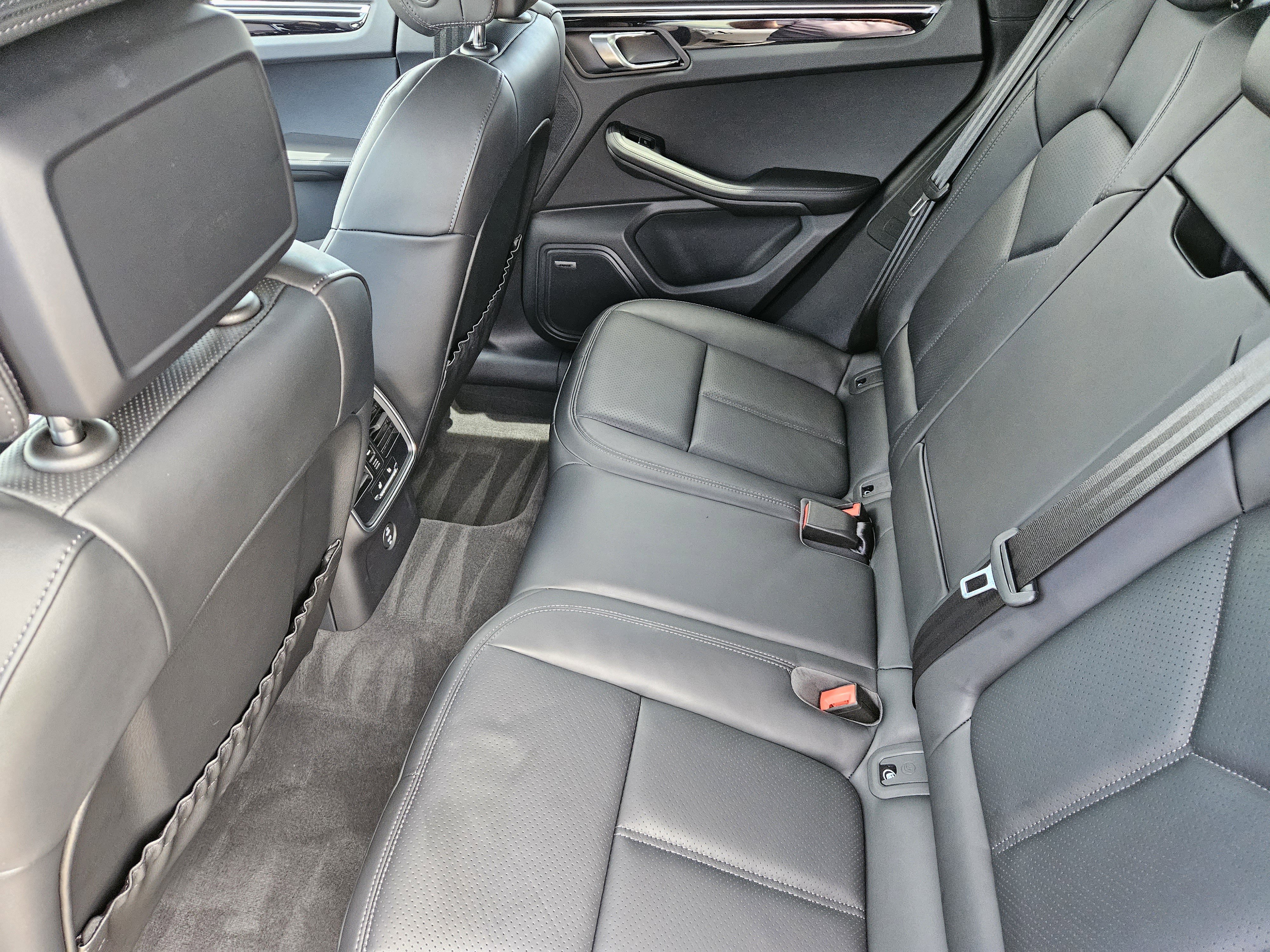 Certified 2026 Porsche Macan image 28