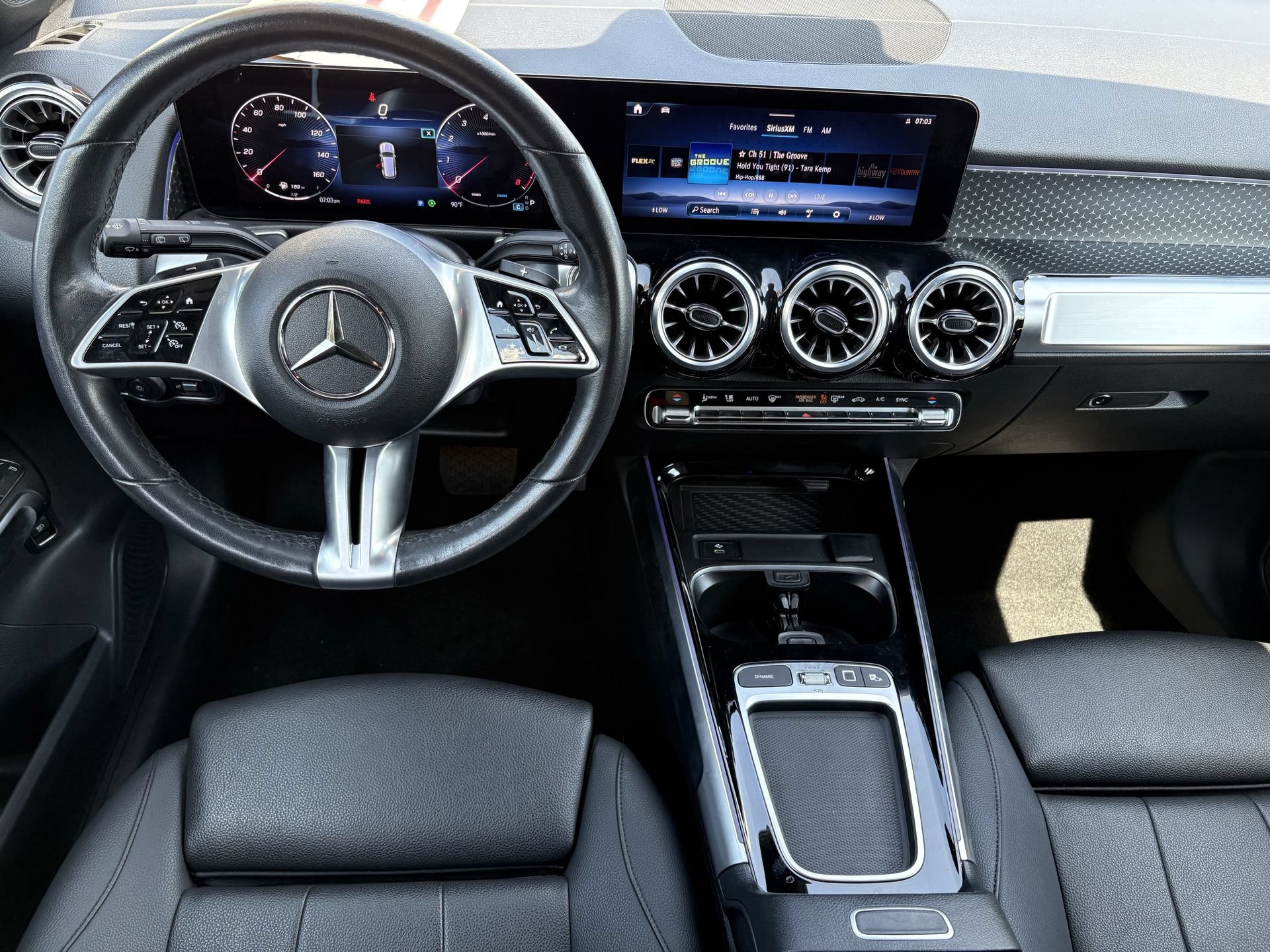 Used 2025 Mercedes-Benz GLB 250 image 2