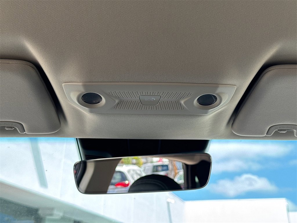 New 2025 VinFast VF 8 Eco image 22