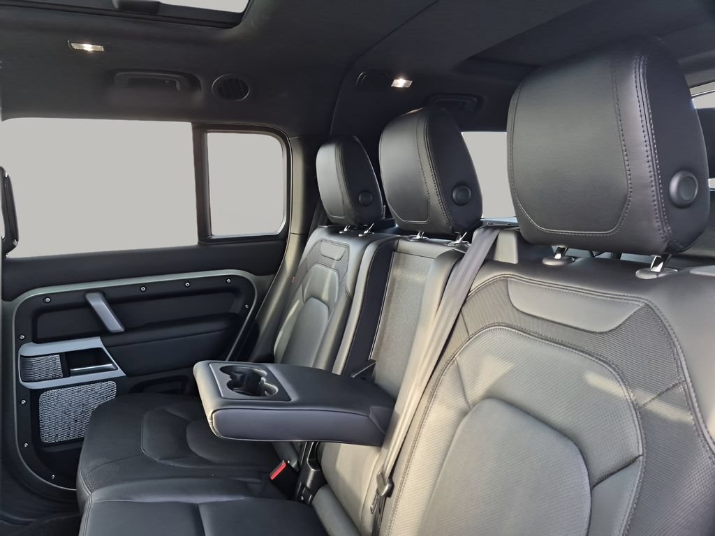 Used 2024 Land Rover Defender 130 X-Dynamic SE AWD/4WD image 22