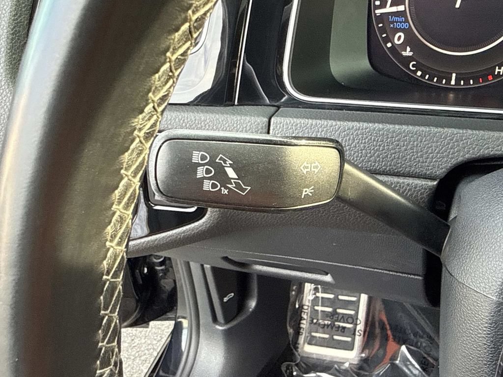 Used 2019 Volkswagen Golf R 4-Door AWD/4WD image 23