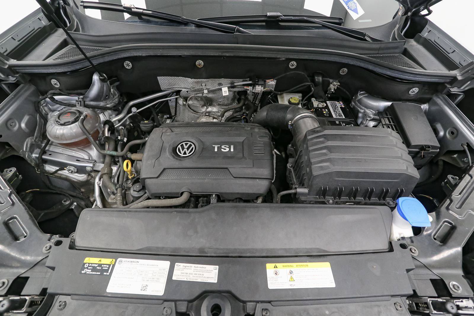 Certified 2023 Volkswagen Atlas Cross Sport SEL R-Line AWD/4WD image 18