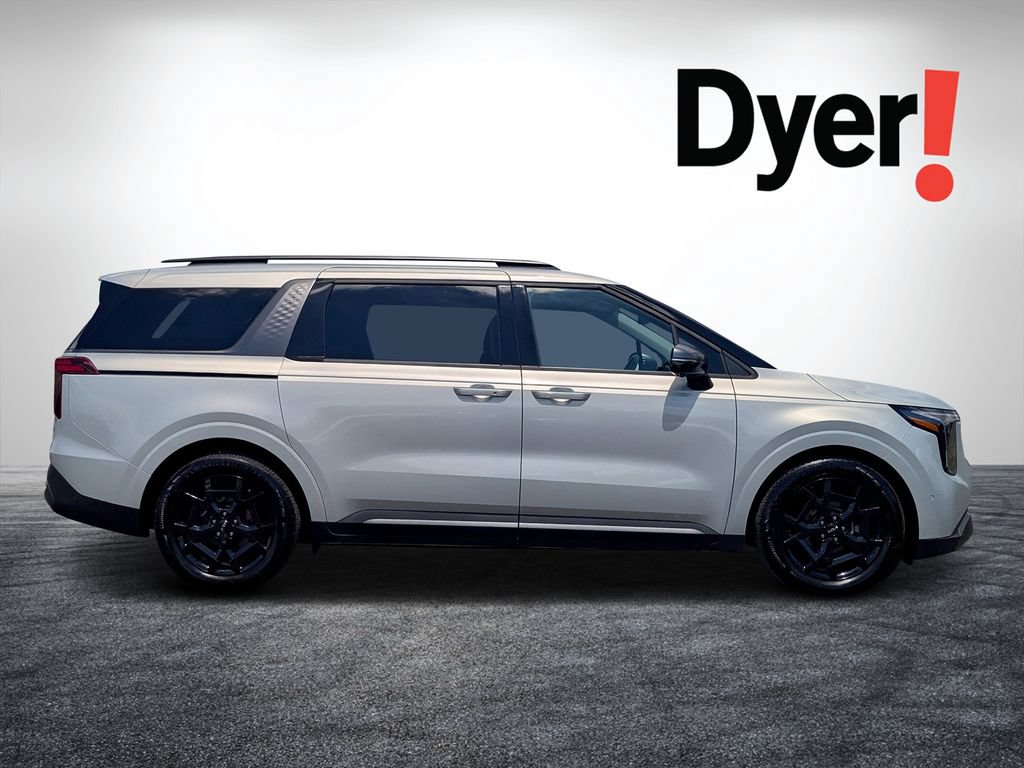 Used 2025 Kia Carnival SX Prestige FWD image 2