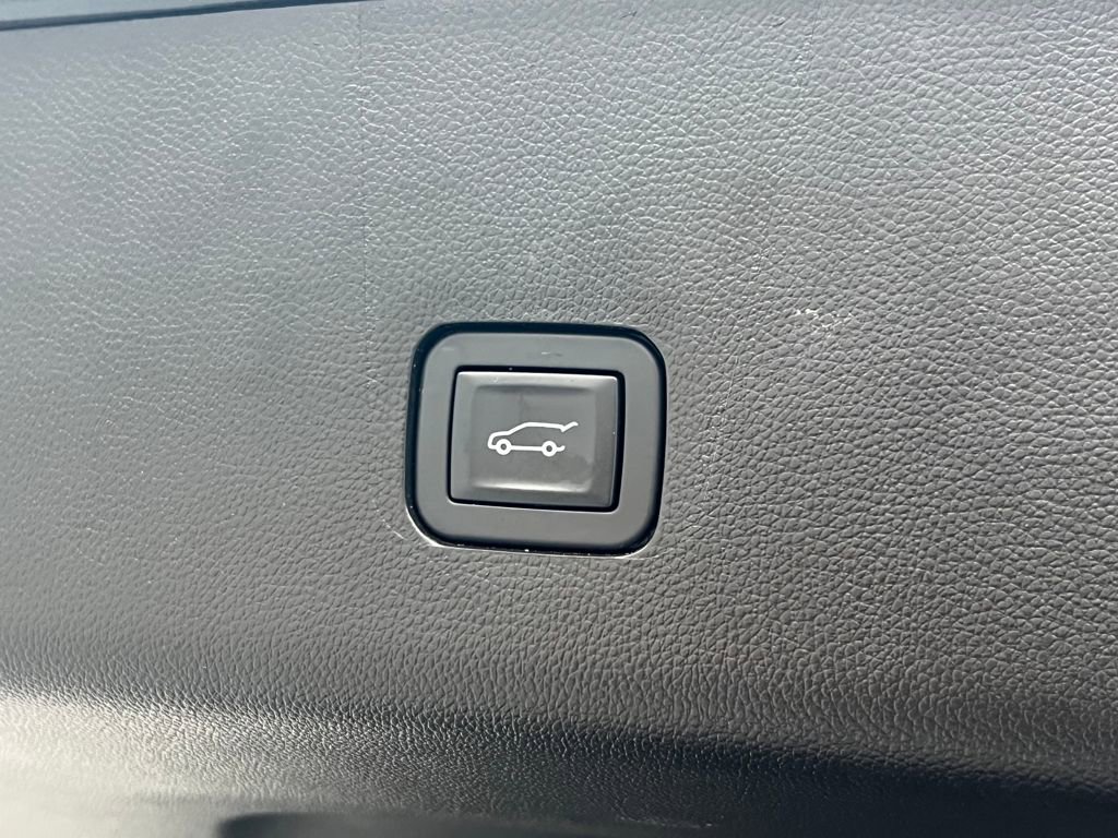 Used 2018 Chevrolet Traverse LT image 20