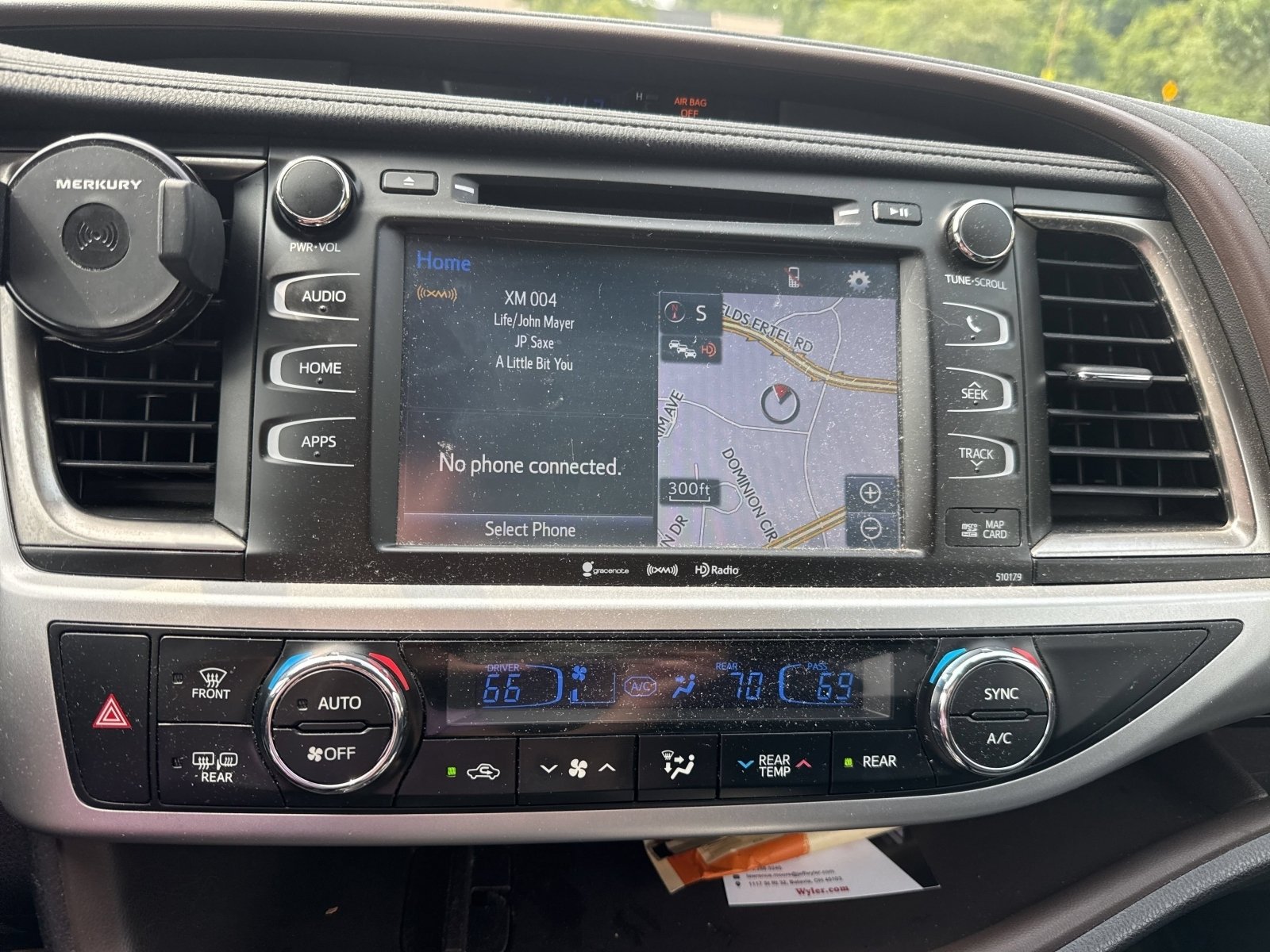Used 2018 Toyota Highlander XLE AWD/4WD image 3
