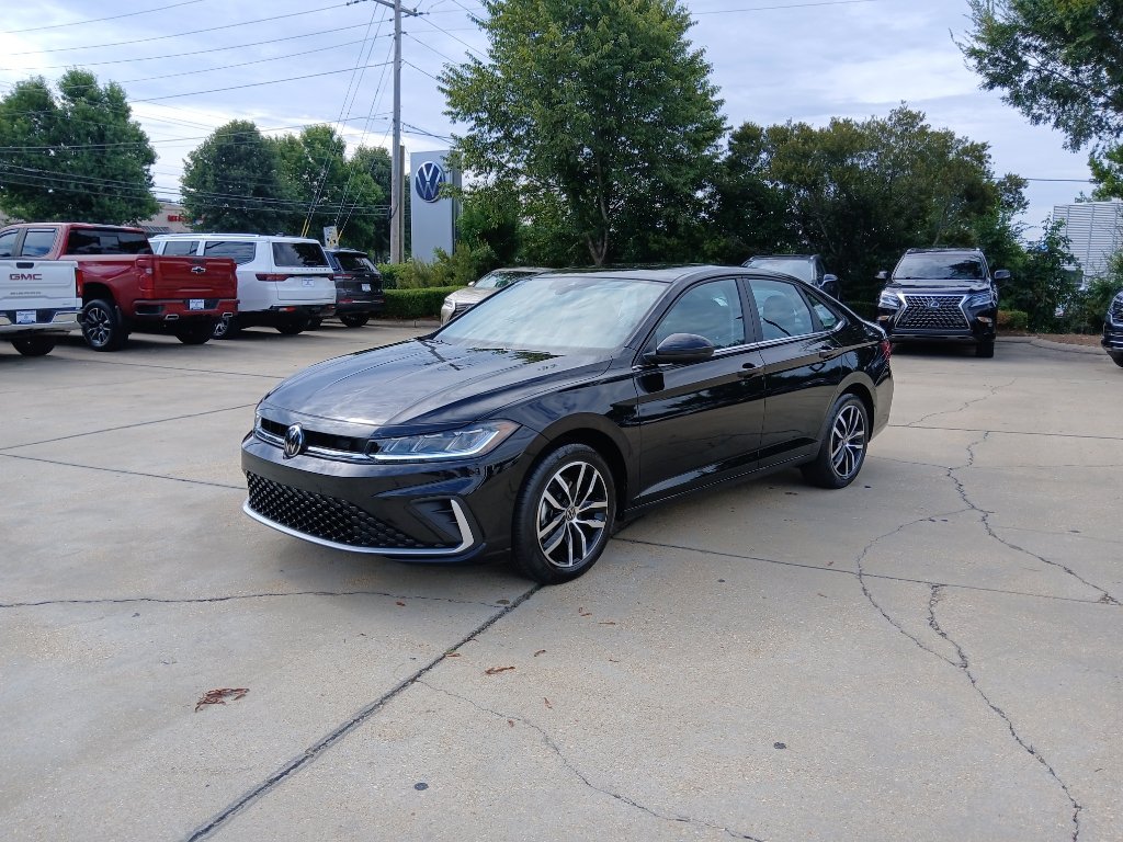 New 2027 Volkswagen Jetta SE FWD image 3