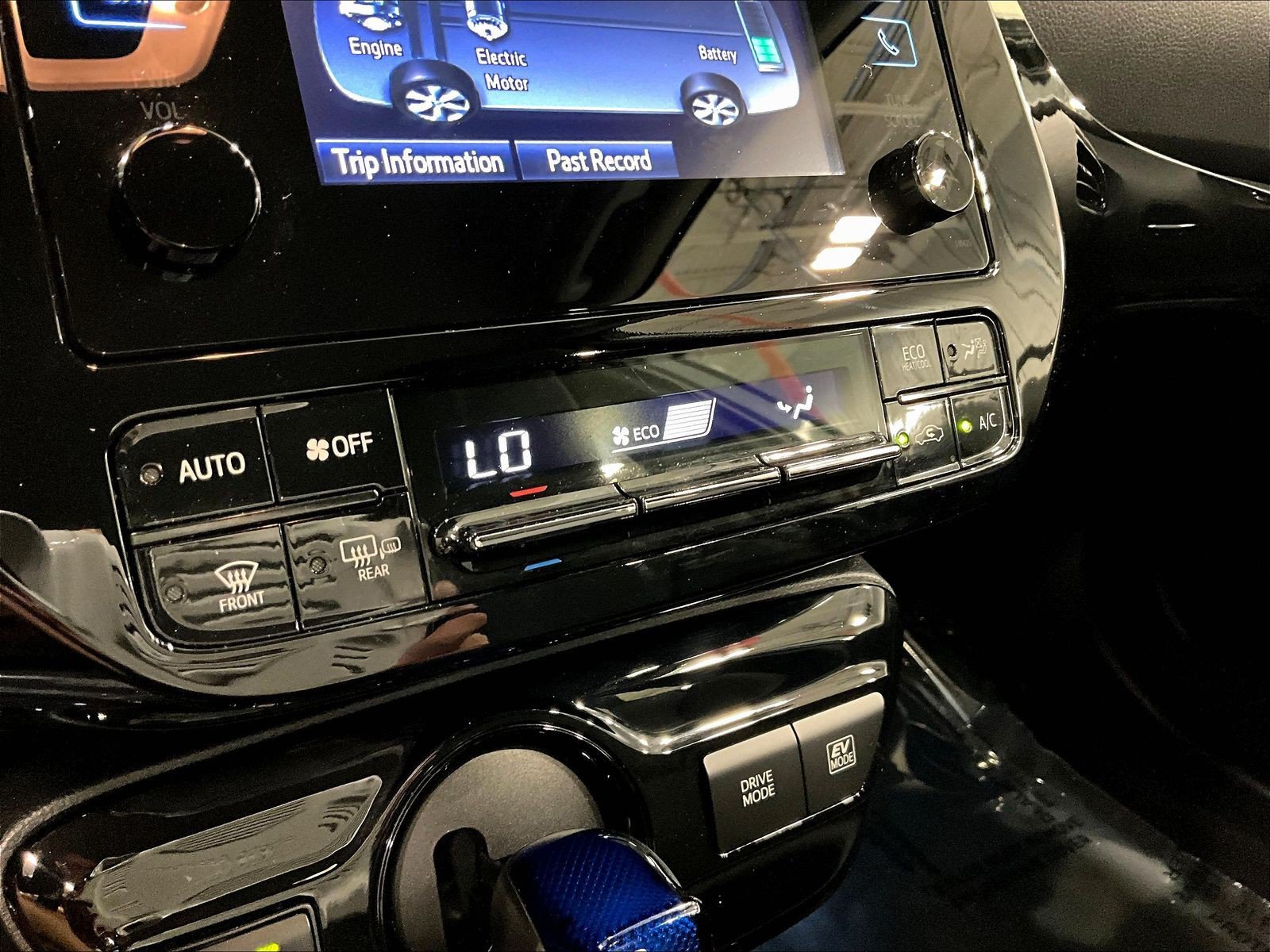 Used 2019 Toyota Prius XLE FWD image 15