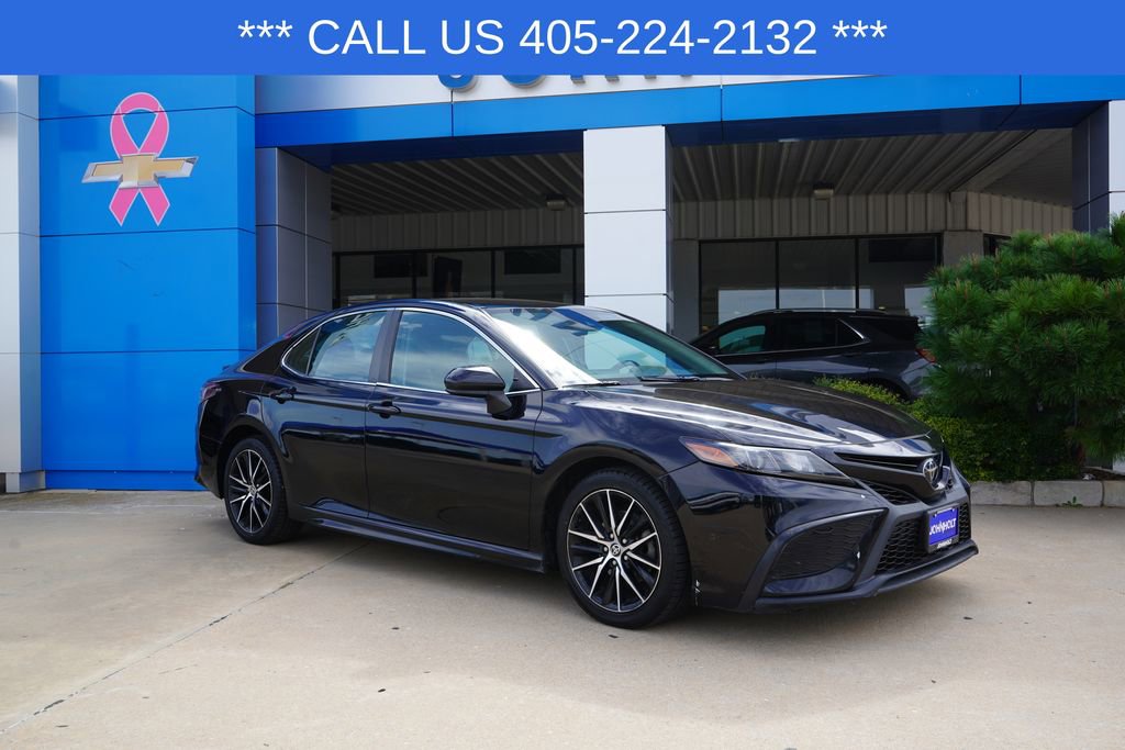 Used 2021 Toyota Camry SE video 2