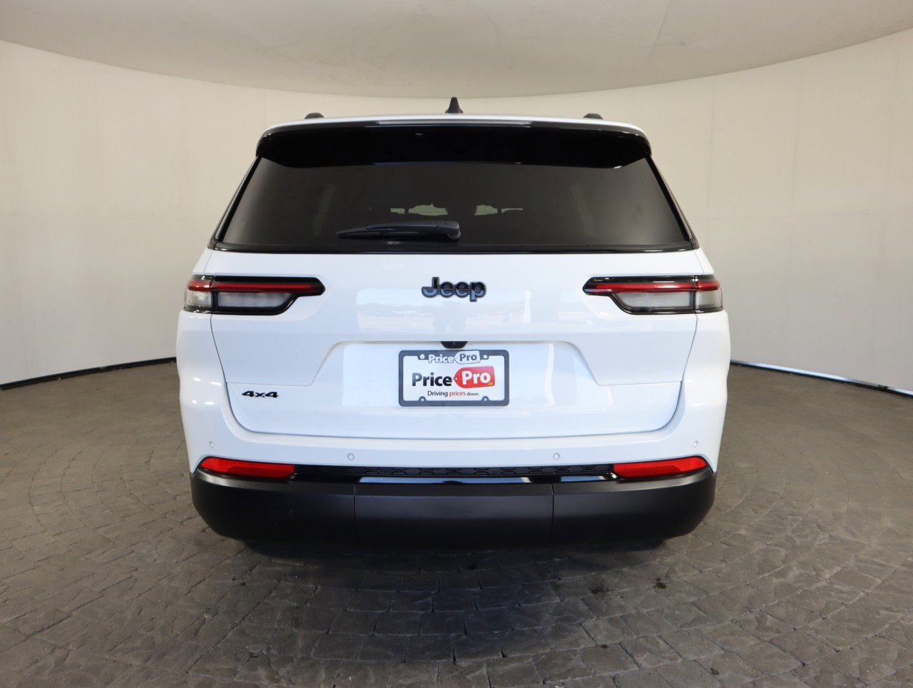 Used 2025 Jeep Grand Cherokee L Altitude image 7
