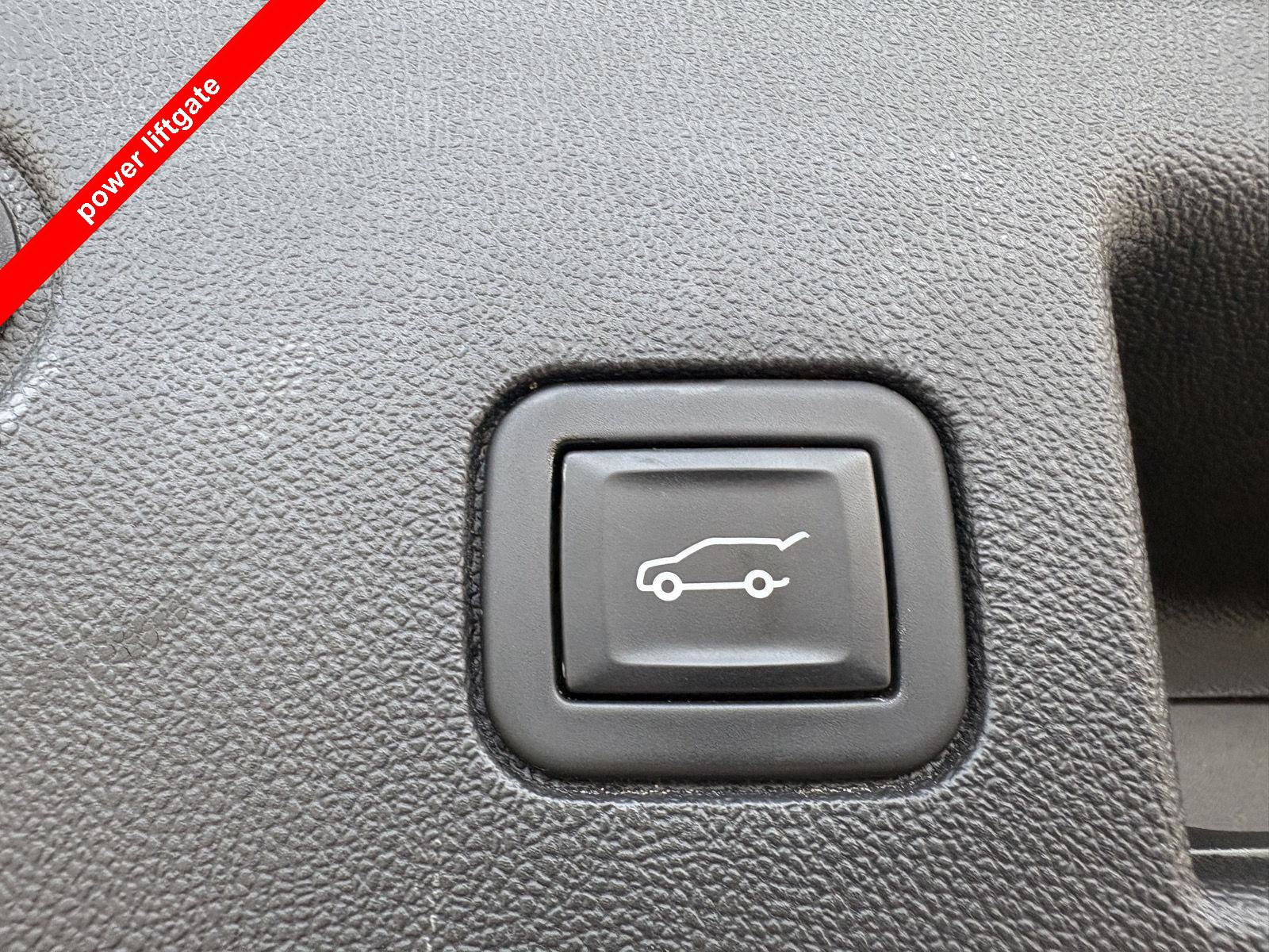 Used 2023 Chevrolet Equinox RS AWD/4WD image 7