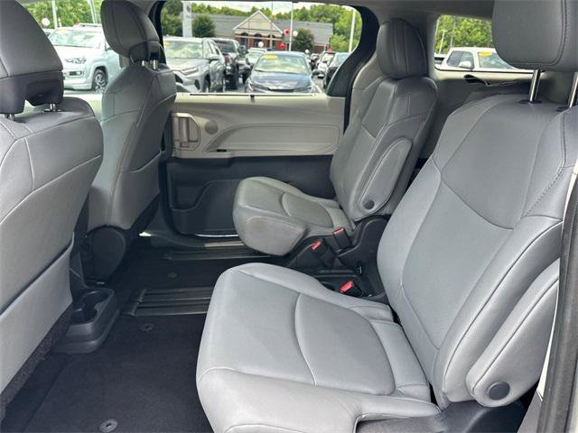 Certified 2024 Toyota Sienna XLE image 12