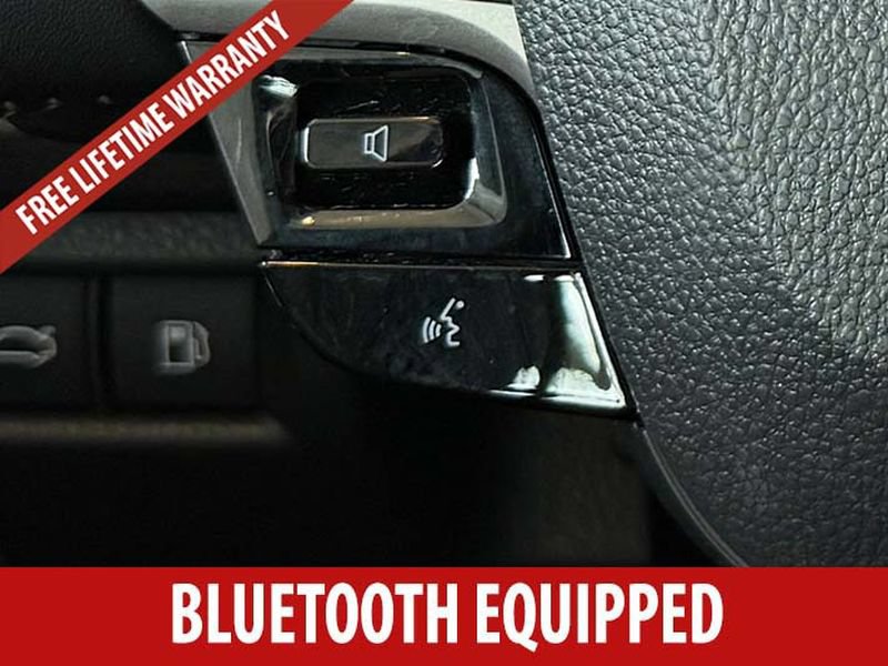 Used 2025 Toyota Camry SE FWD image 11