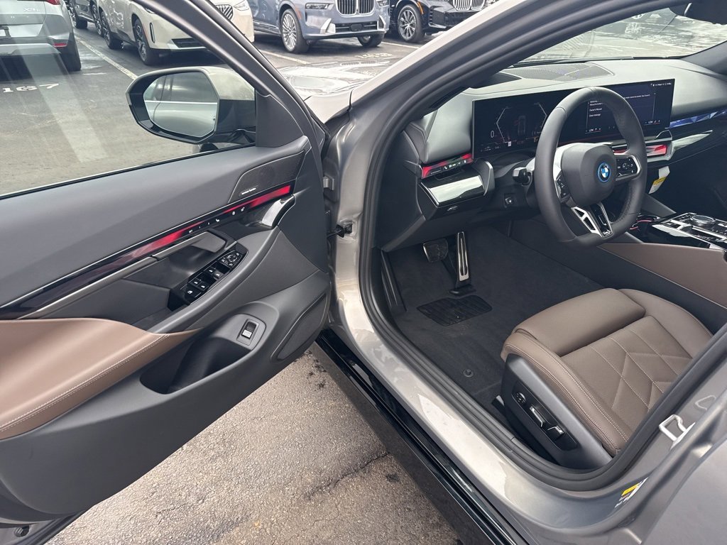 Used 2026 BMW 550e xDrive image 10