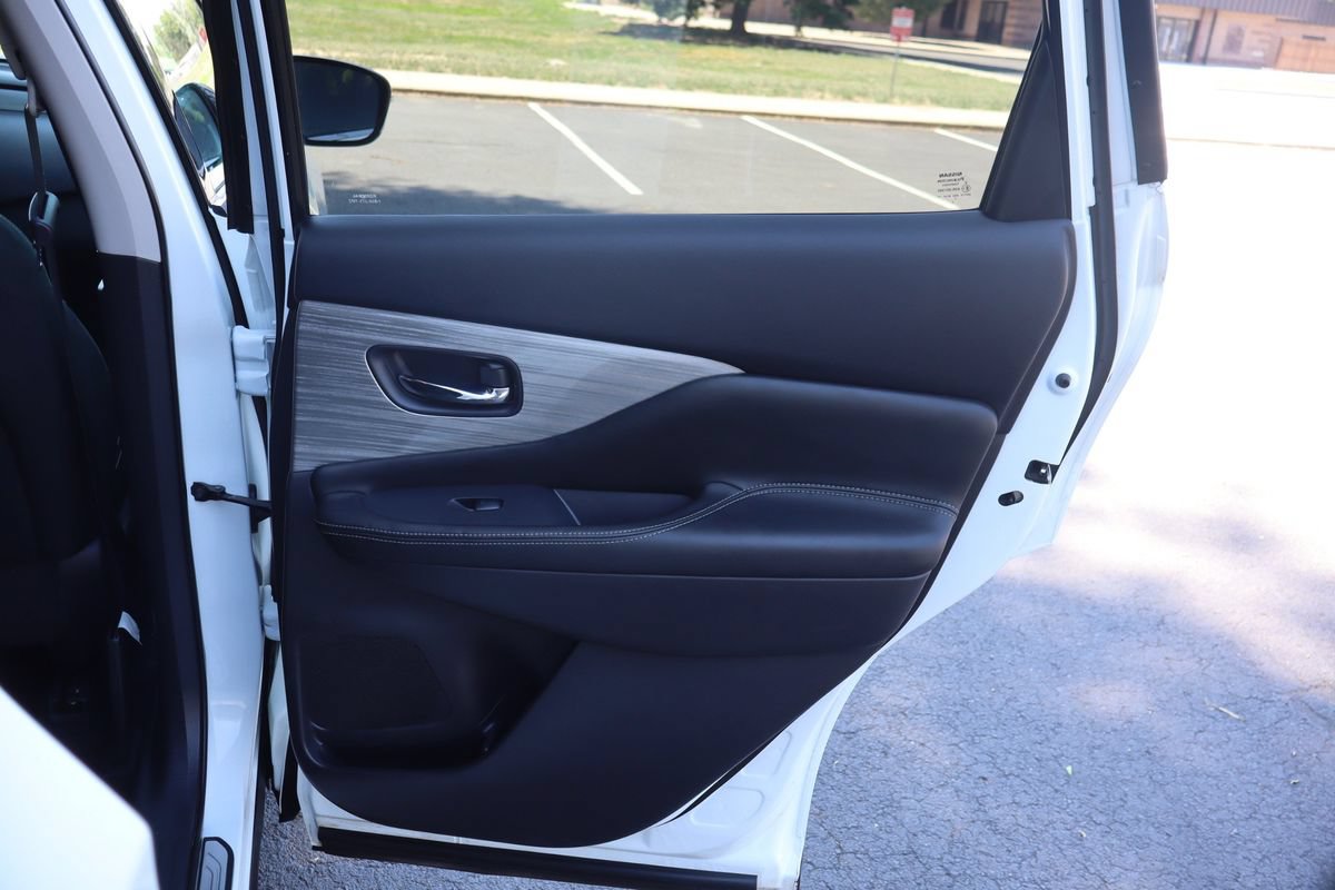 Used 2015 Nissan Murano SV w/ Premium Package AWD/4WD image 25
