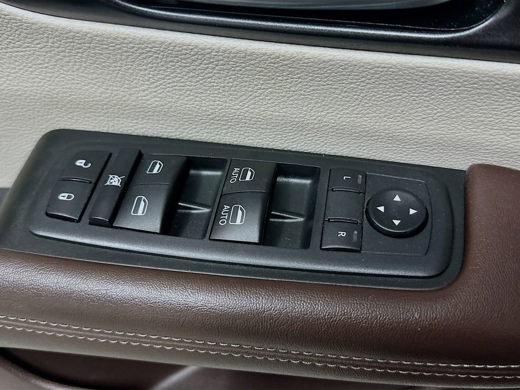 Used 2020 Chrysler Pacifica Touring image 19