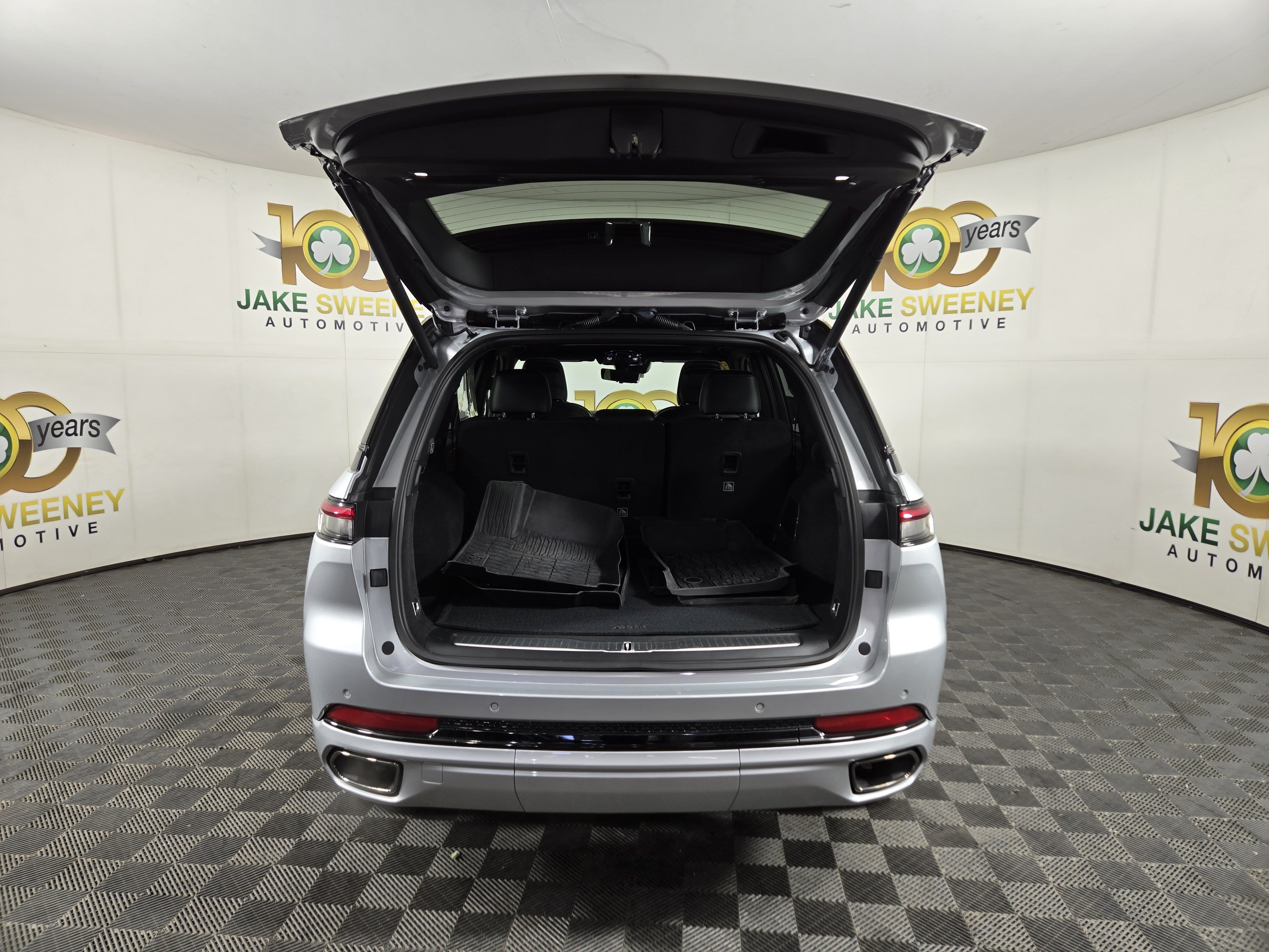 Certified 2024 Jeep Grand Cherokee Summit AWD/4WD image 35