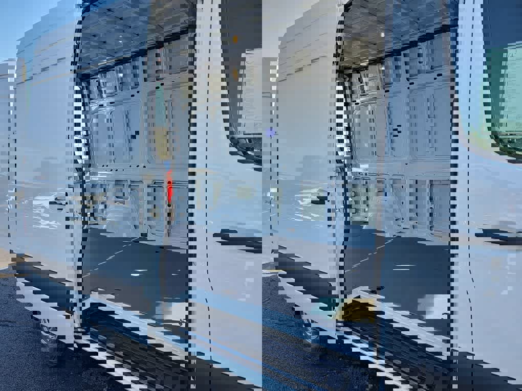 Used 2025 Mercedes-Benz Sprinter 2500 image 11