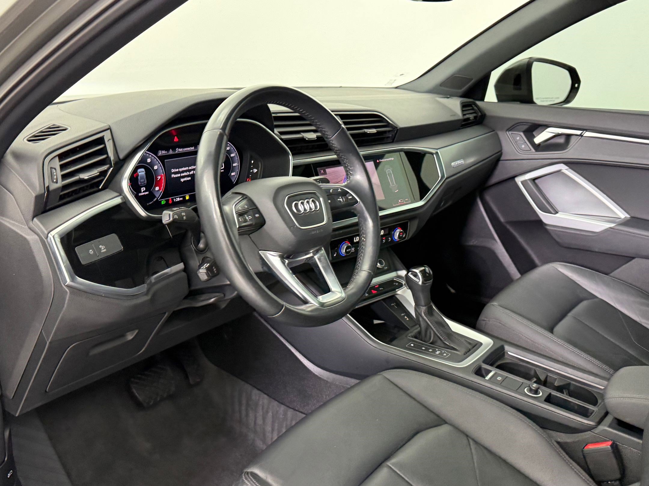 Used 2020 Audi Q3 2.0T Premium Plus w/ Premium Plus Package image 4