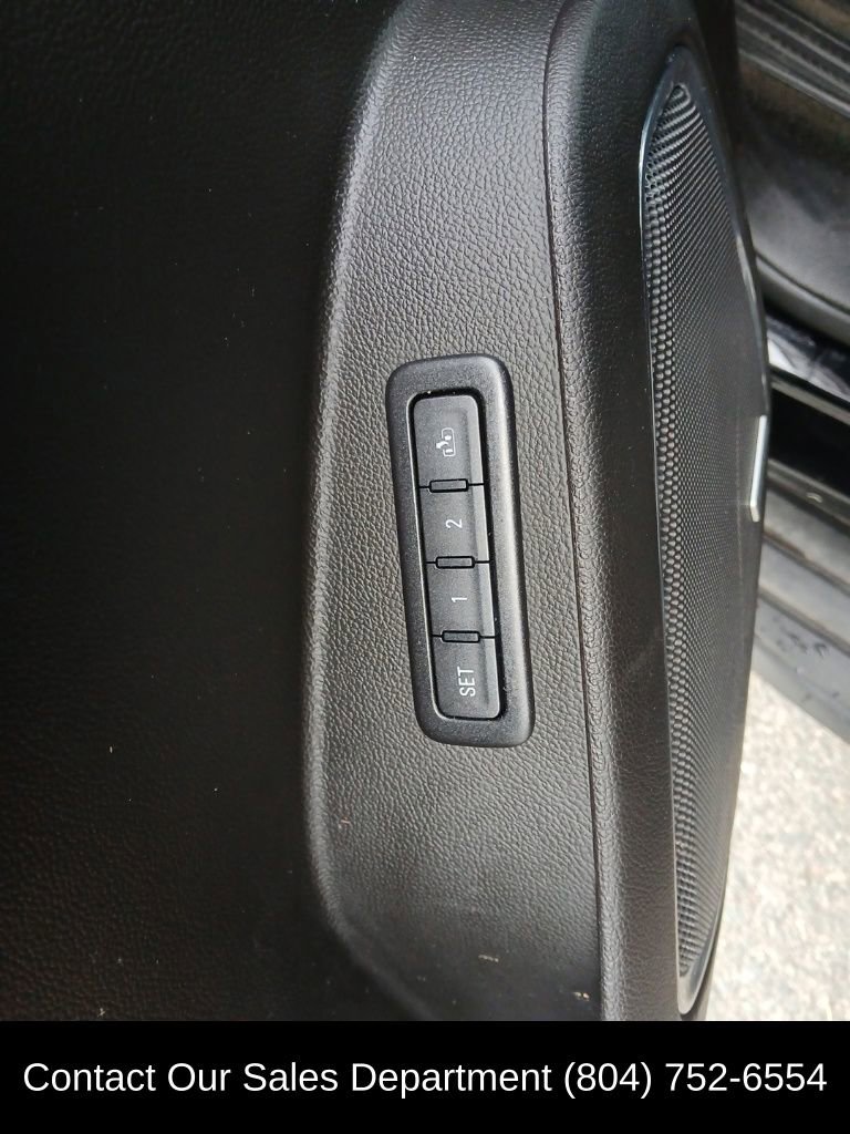 Used 2018 Chevrolet Suburban LT image 13