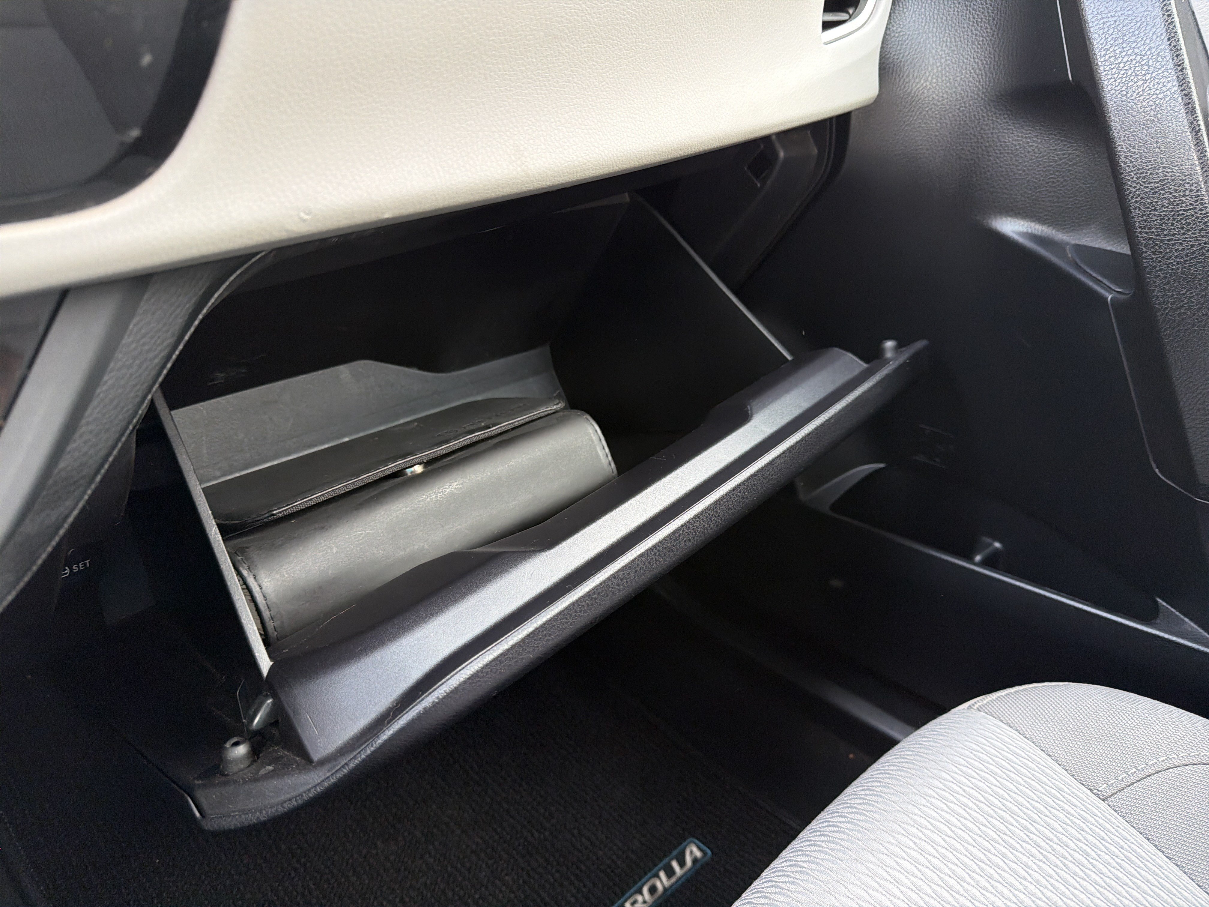 Used 2015 Toyota Corolla LE w/ Body Protection Package #1 FWD image 33
