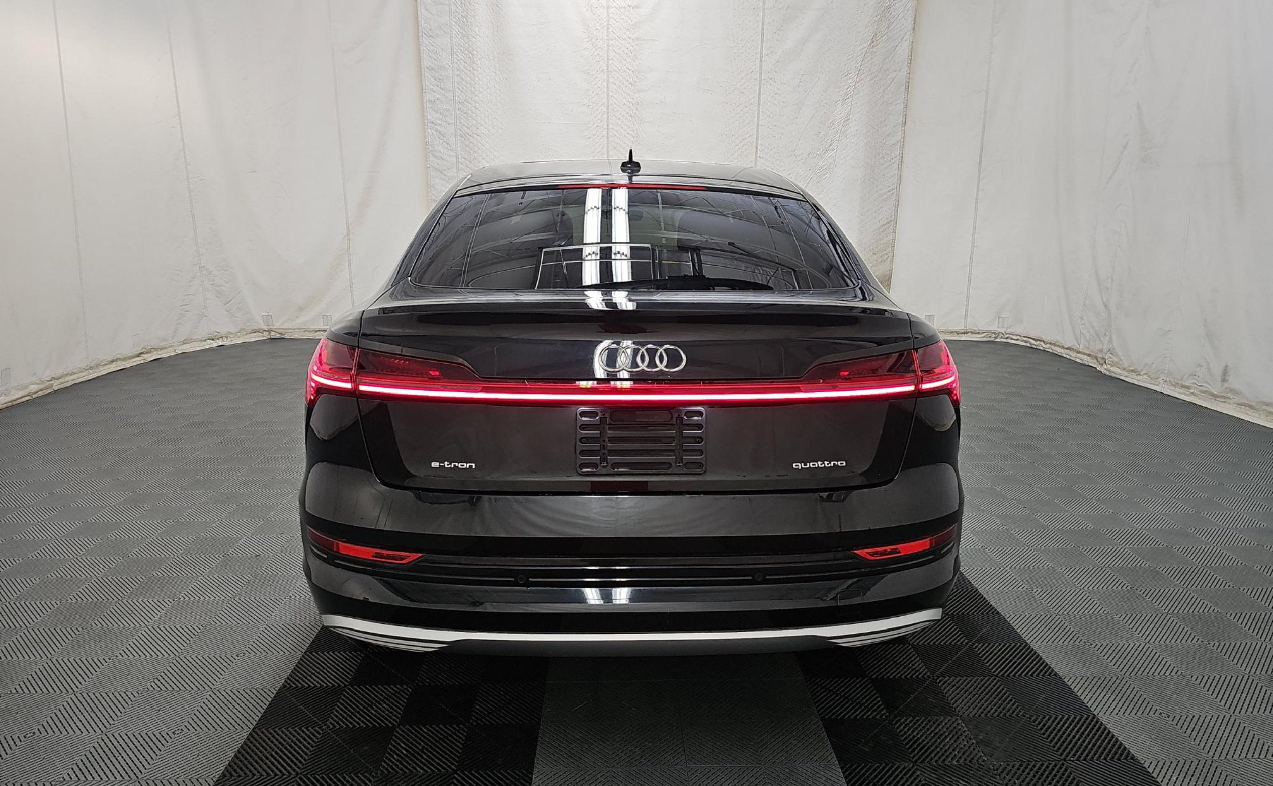 Used 2020 Audi e-tron Premium Plus AWD/4WD image 4