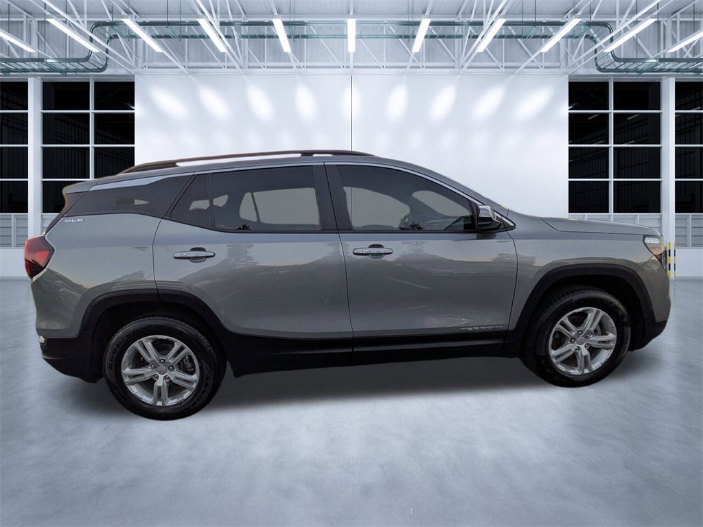 Used 2023 GMC Terrain SLE w/ Driver Convenience Package image 3