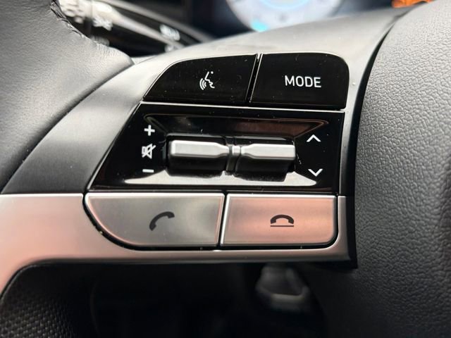 Used 2023 Hyundai Elantra Limited image 5