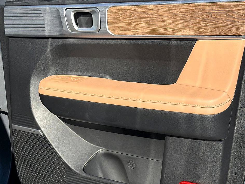 Used 2025 Hyundai Santa Fe Limited image 22