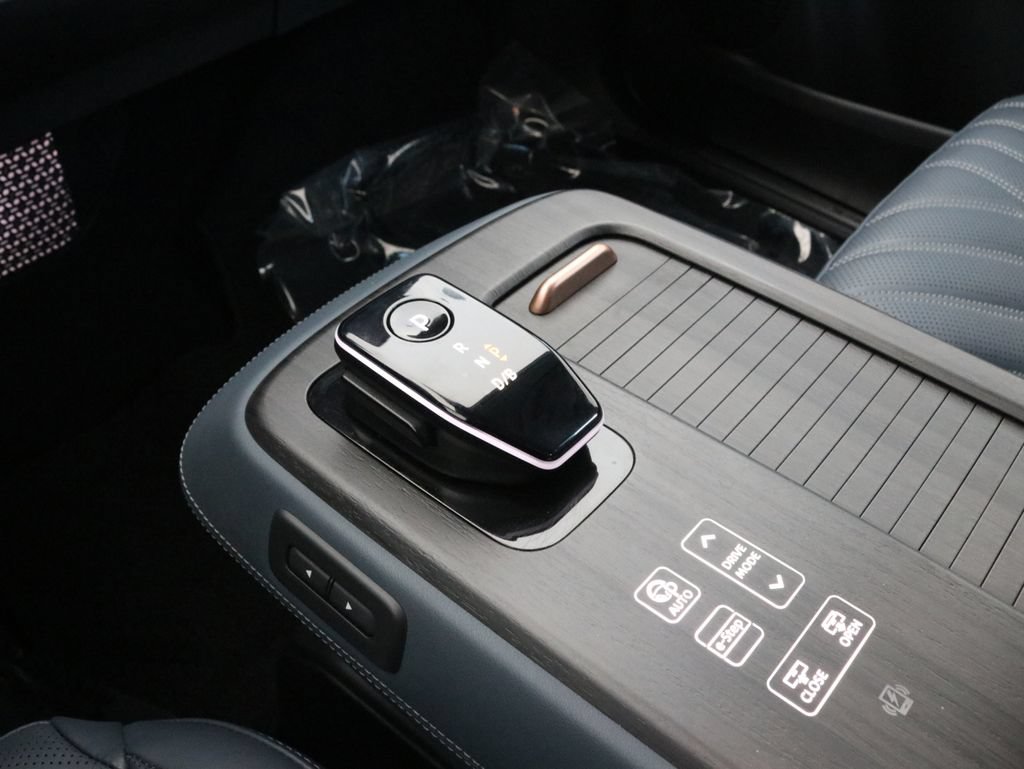 Used 2024 Nissan Ariya AWD image 20