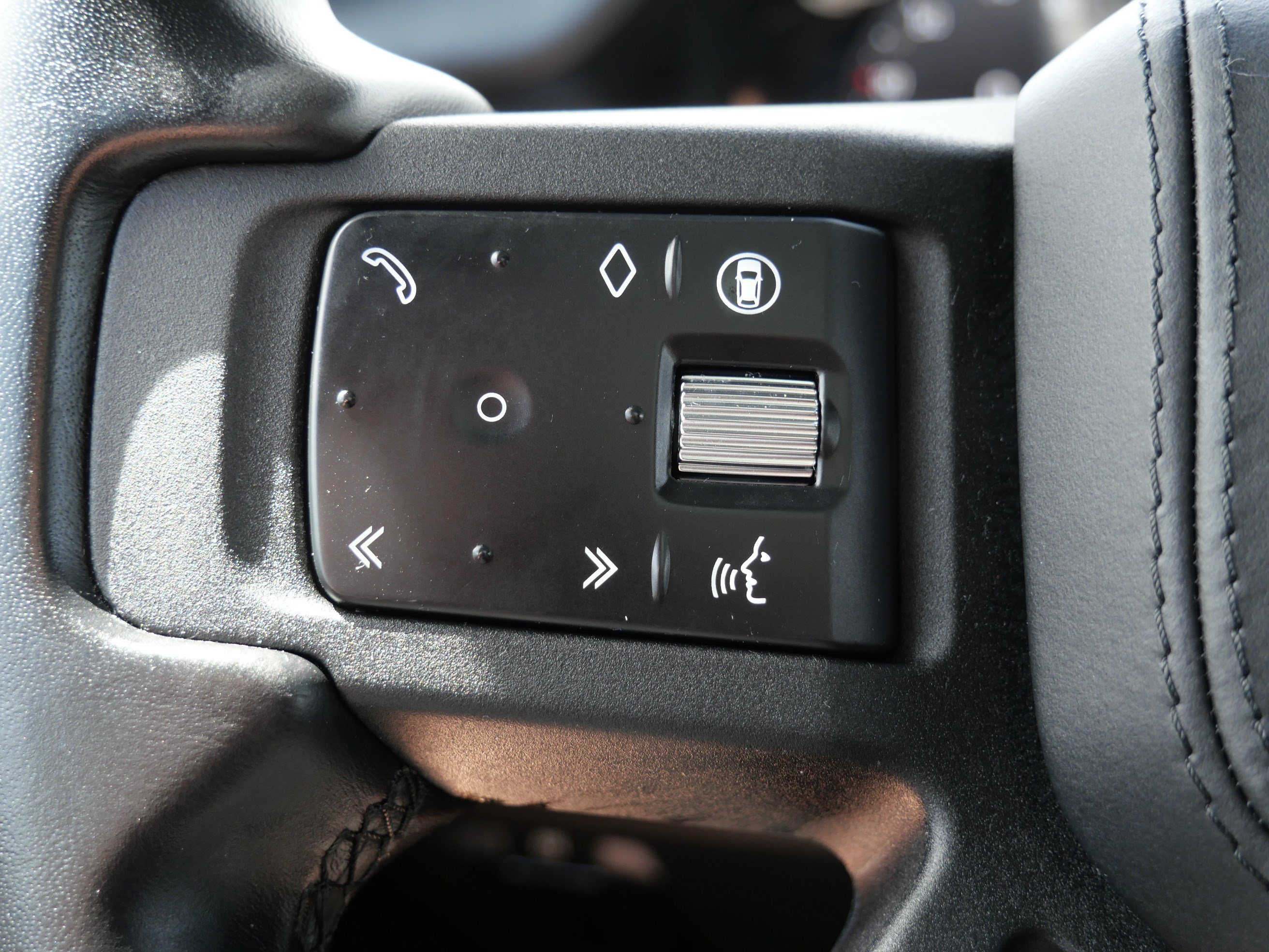 Certified 2025 Land Rover Defender 130 X AWD/4WD image 29