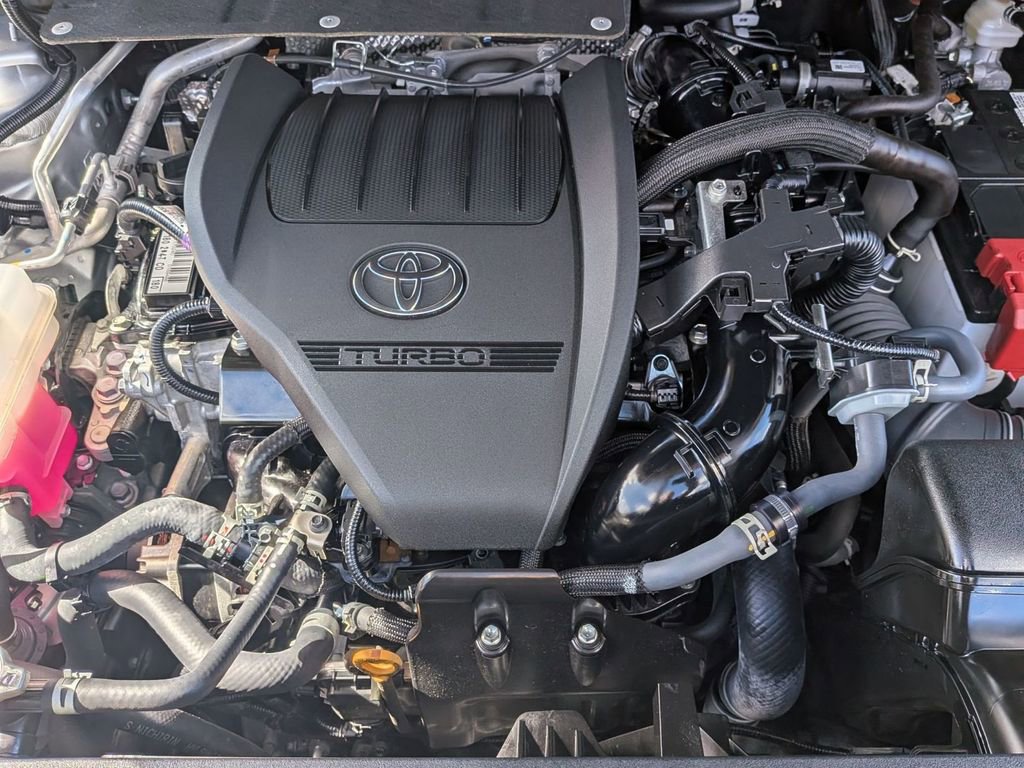 Used 2025 Toyota Highlander LE image 32