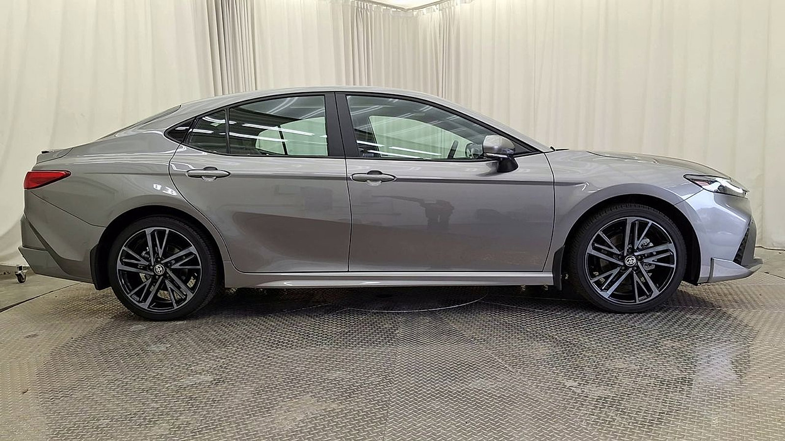 Used 2026 Toyota Camry XSE w/ Premium Plus Package AWD/4WD image 4