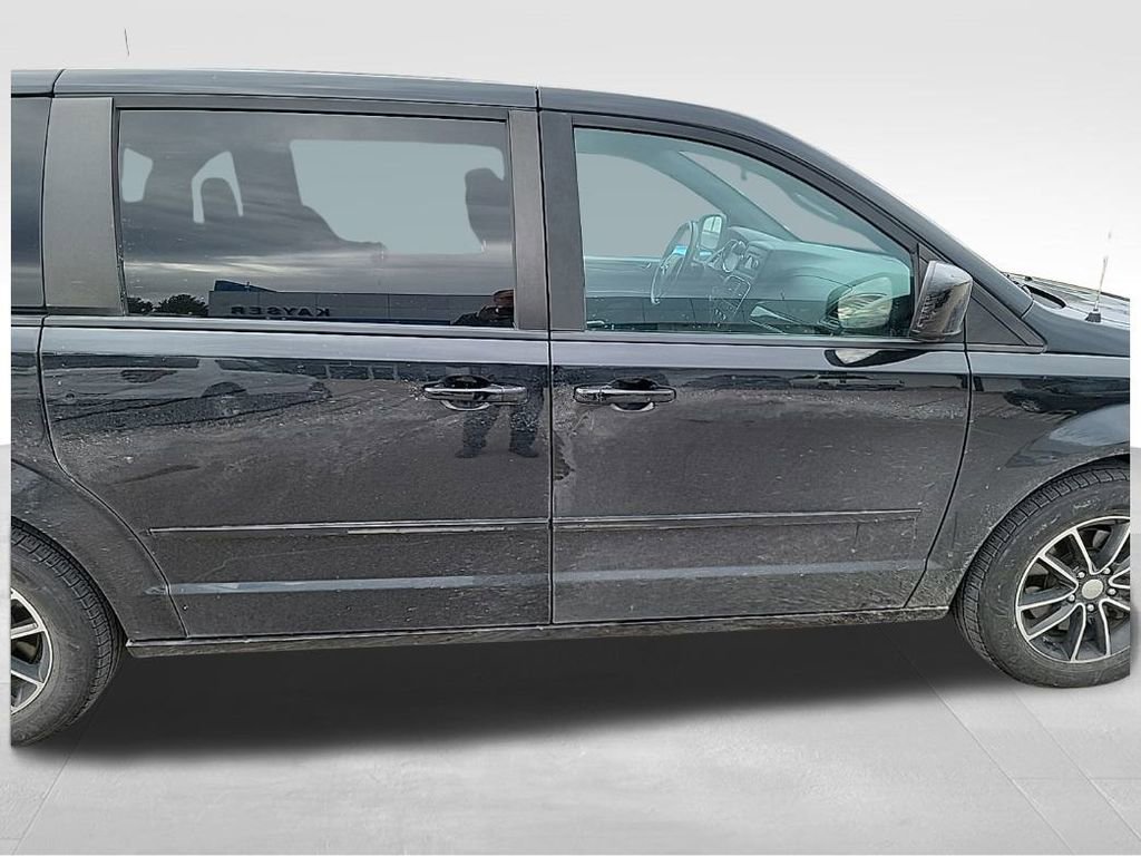 Used 2016 Dodge Grand Caravan SE image 11