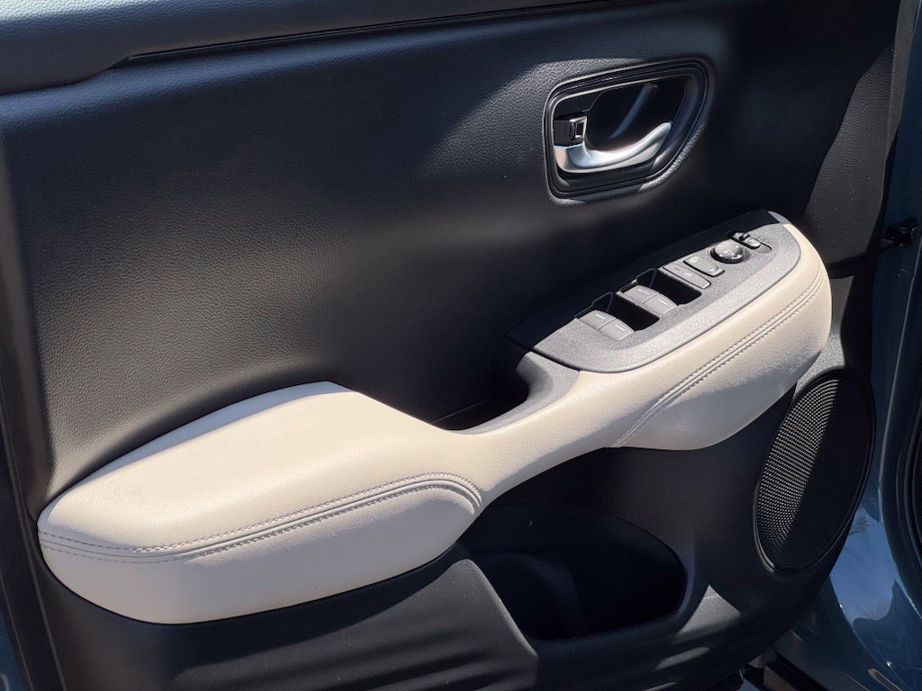 Used 2025 Honda HR-V LX image 8