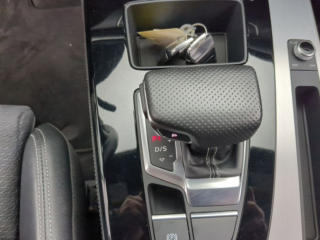 Used 2022 Audi Q5 e Premium Plus image 9