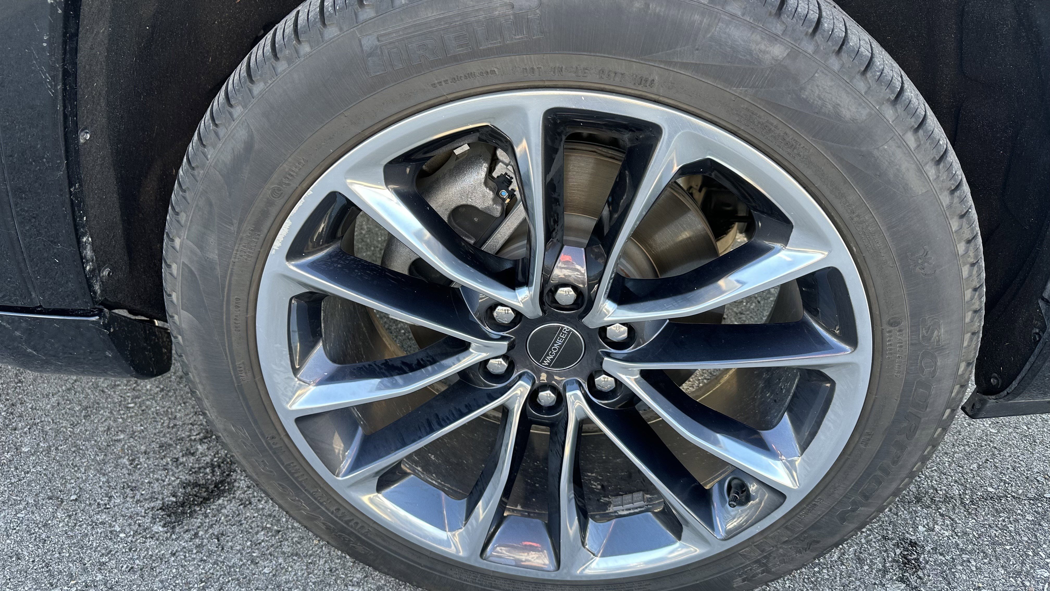 Used 2024 Jeep Wagoneer L Series III w/ Premium Group I image 15