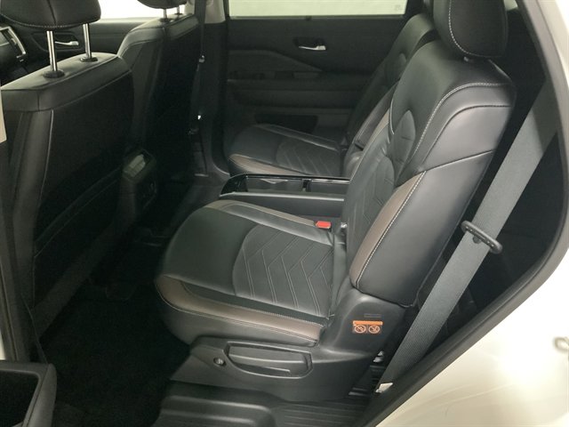 Used 2023 Nissan Pathfinder Platinum image 18