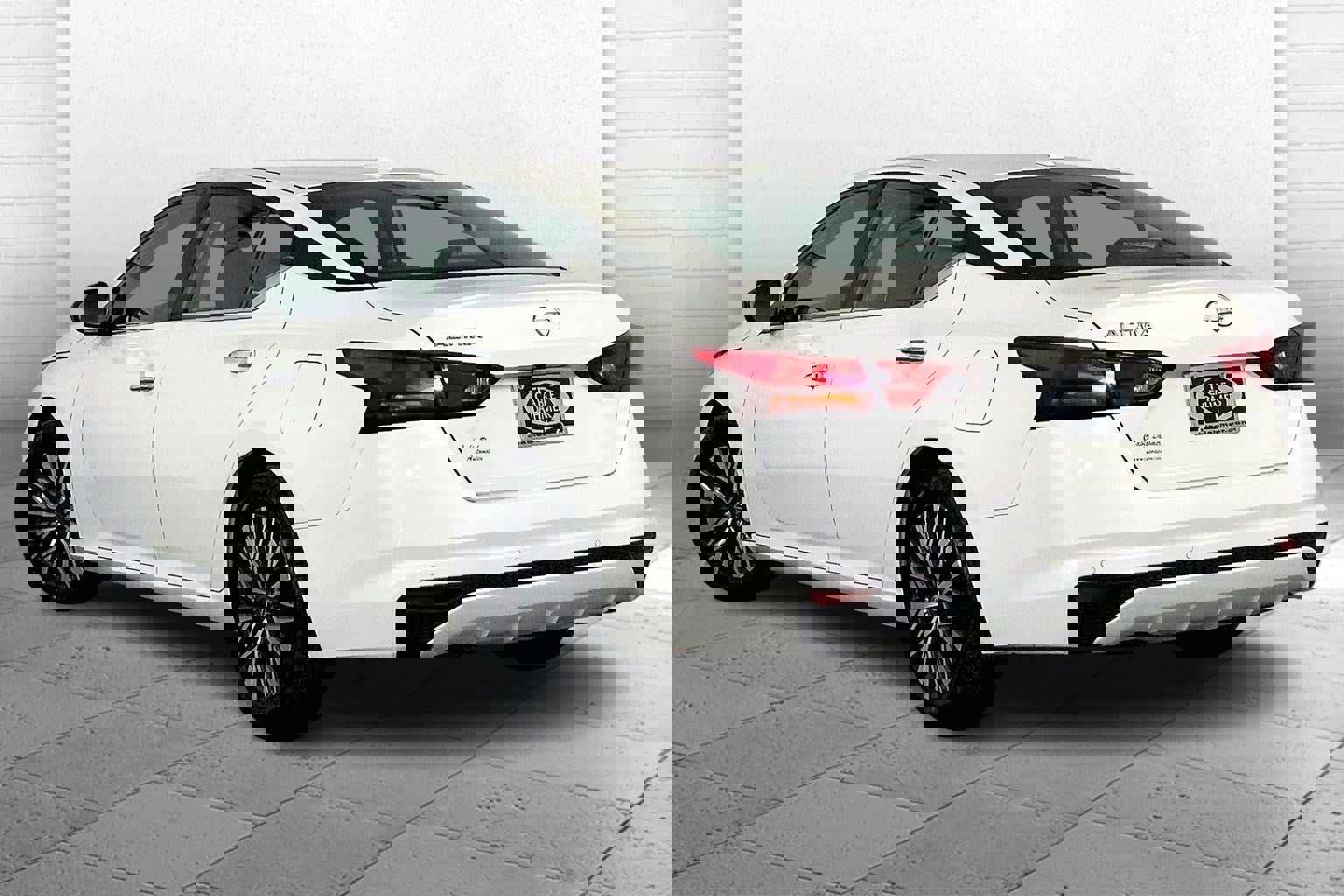 Used 2025 Nissan Altima 2.5 SV image 11