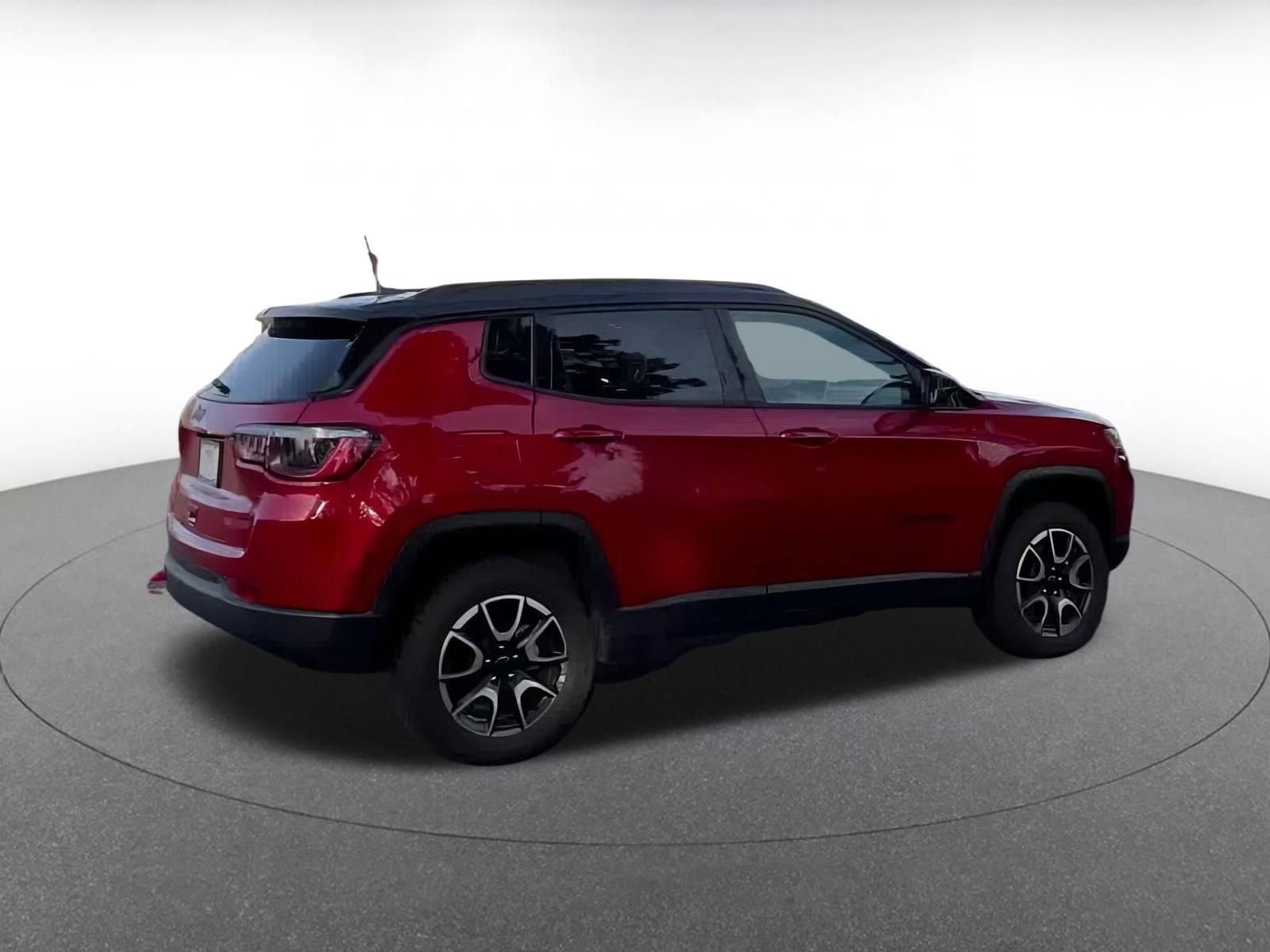 Used 2025 Jeep Compass Trailhawk image 11