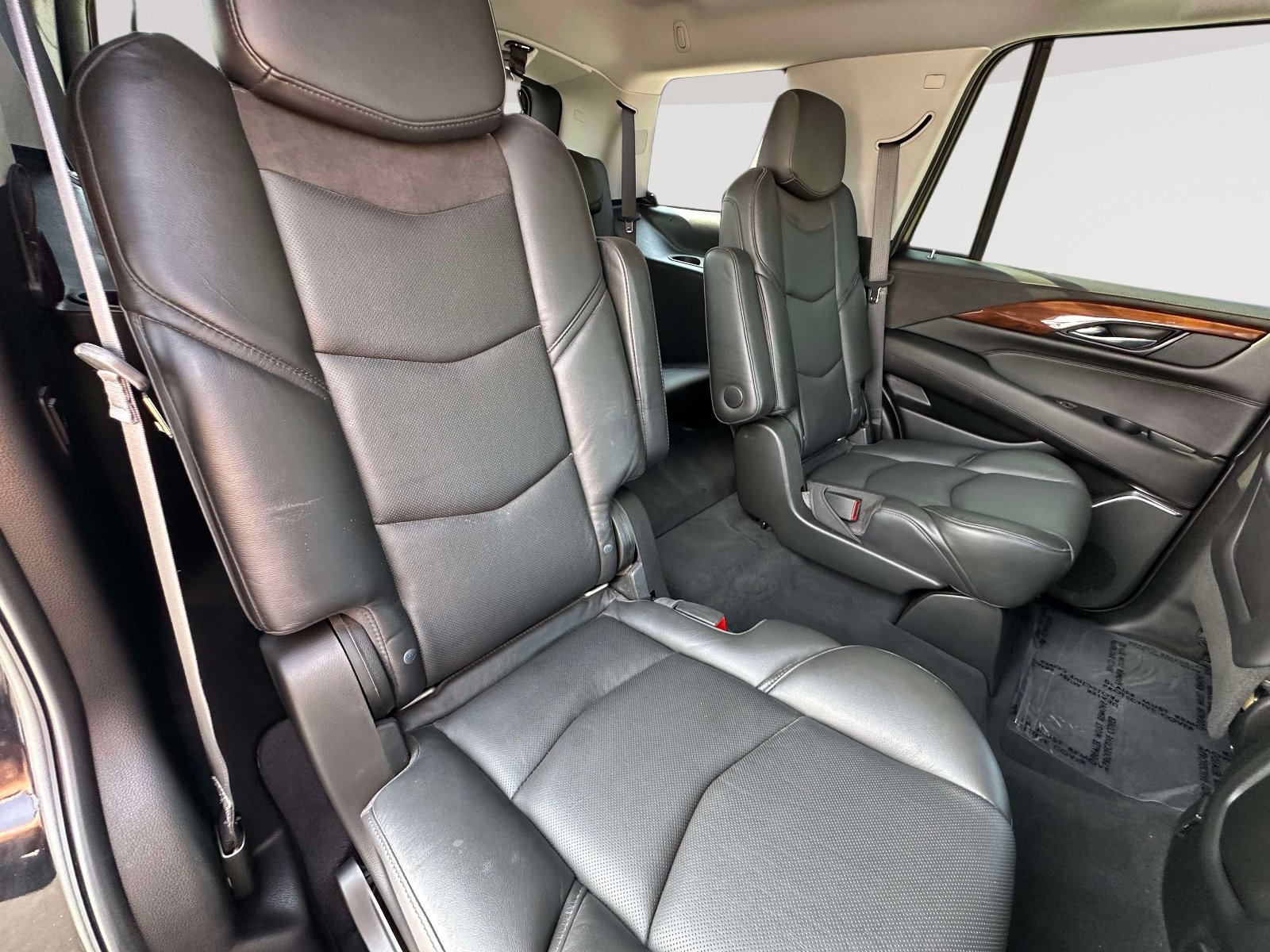 Used 2019 Cadillac Escalade Premium Luxury w/ LPO, Radiant Package AWD/4WD image 29