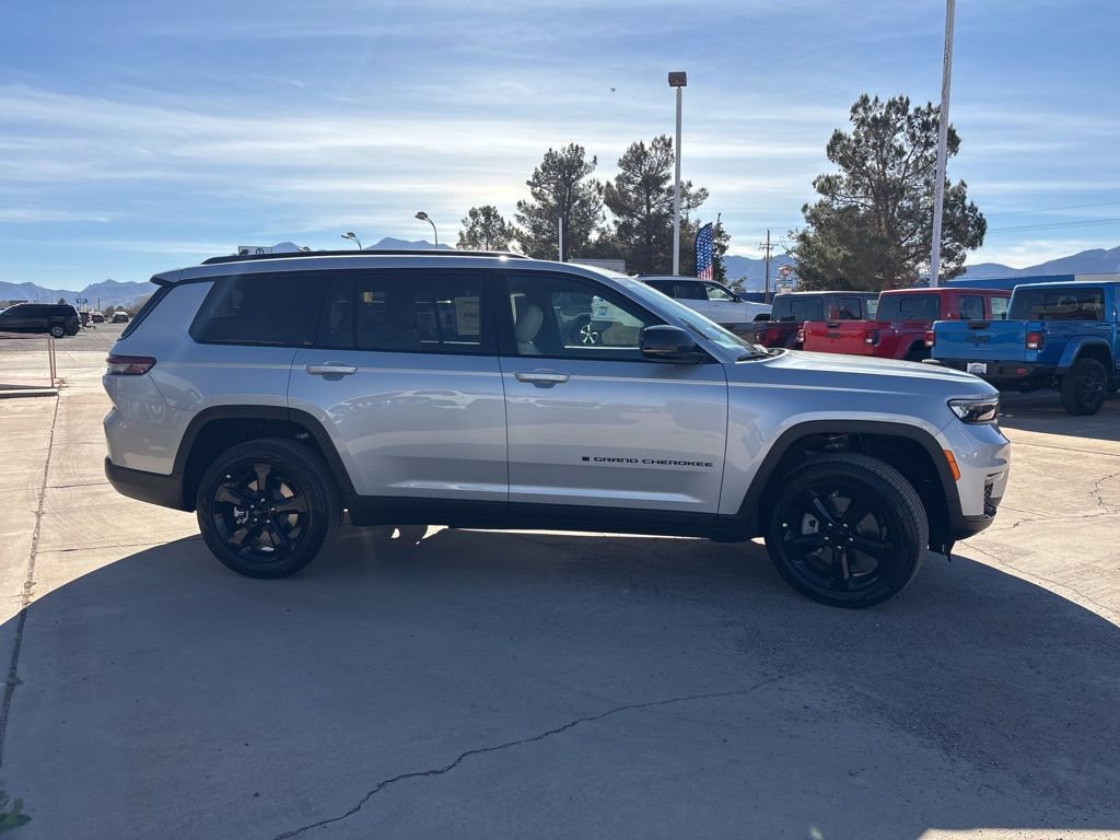 New 2025 Jeep Grand Cherokee L Limited w/ Black Appearance Package image 4