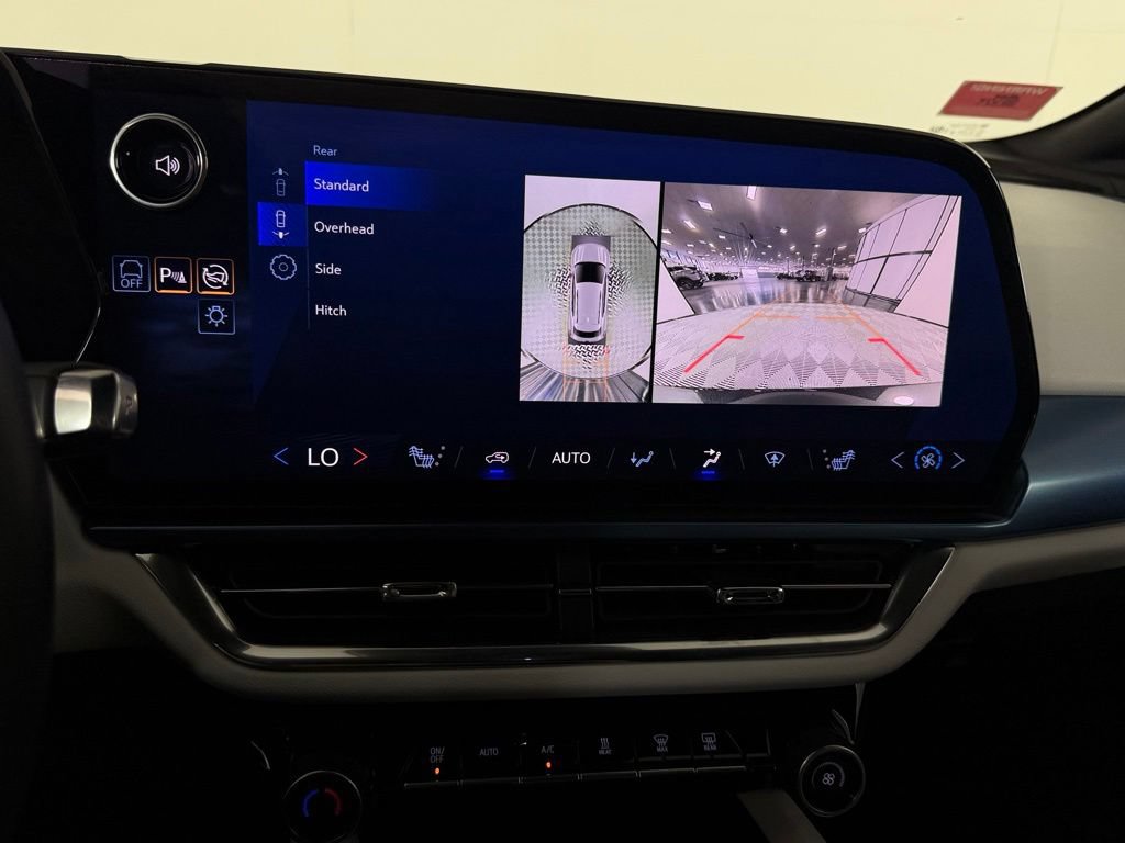 Used 2024 Chevrolet Equinox EV LT FWD image 18