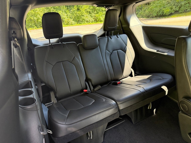 New 2026 Chrysler Pacifica Select image 23